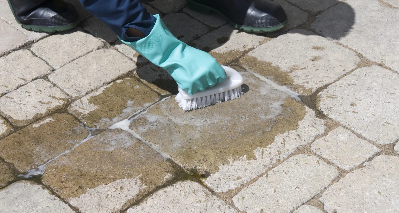 Aplikácia Techniseal® Cleaner-Degreaser Aplikácia Techniseal® Cleaner-Degreaser