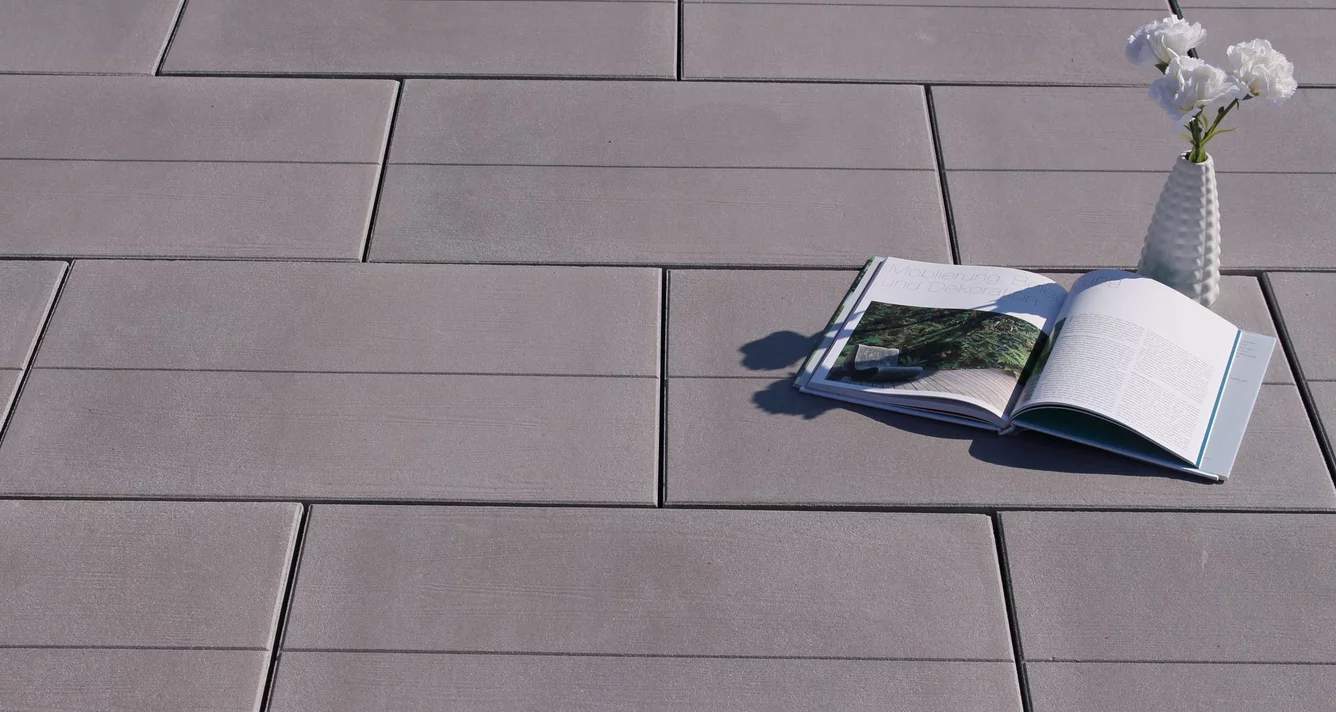 Terasová platňa Madera vo farbe platinová