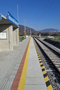 Vlakové nástupište Tekovská Breznica